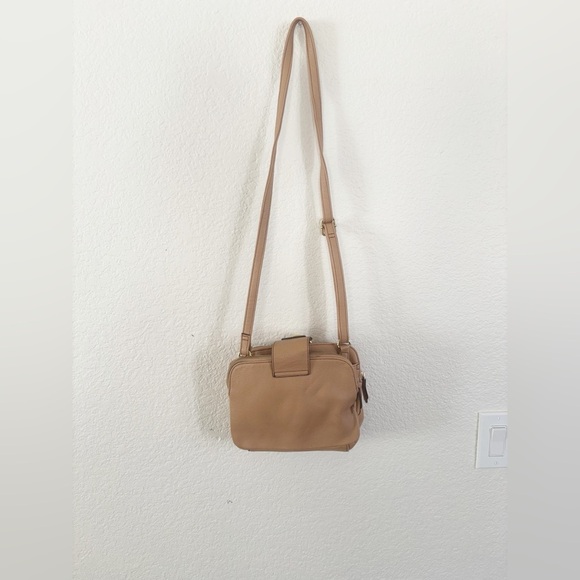 Elegant Tan Crossbody Bag - Picture 5 of 8